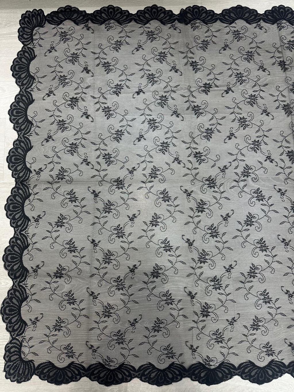 Mantilla española de encaje mediana – 1,10 x 2,20 m | Modelo 2