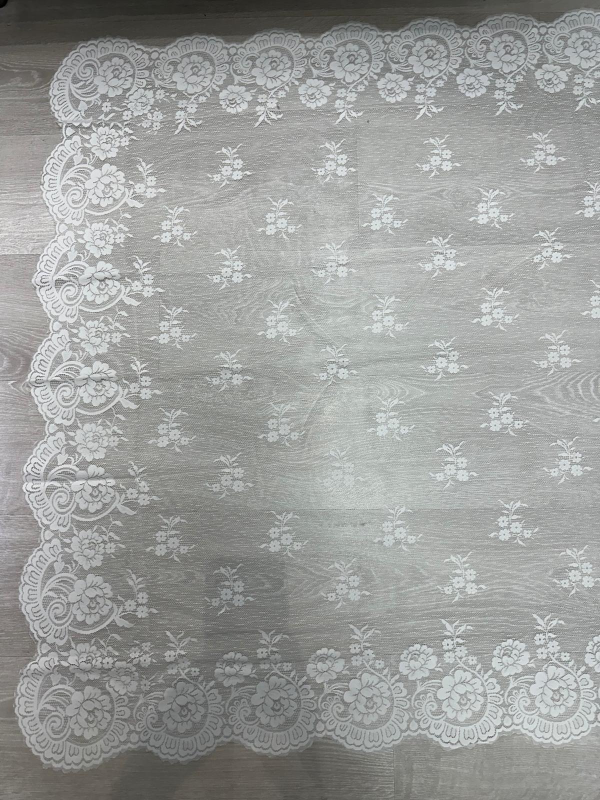 Mantilla española de encaje mediana – 1,10 x 2,20 m | Modelo 4