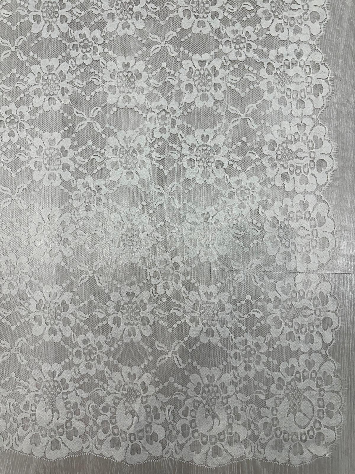 Mantilla española de encaje mediana – 1 x 2,20 m | Modelo 6