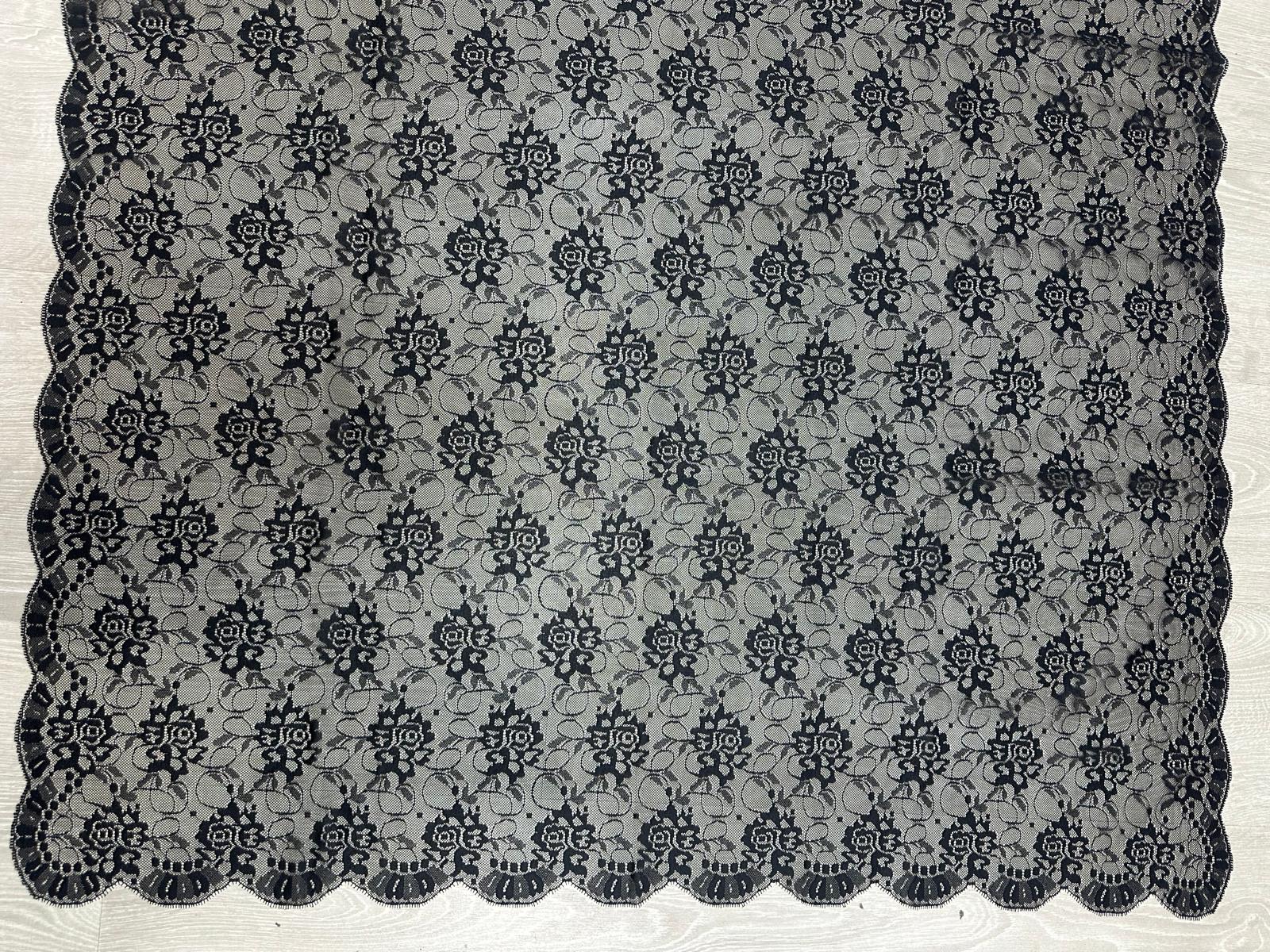 Mantilla española de encaje mediana – 1 x 2,20 m | Modelo 8