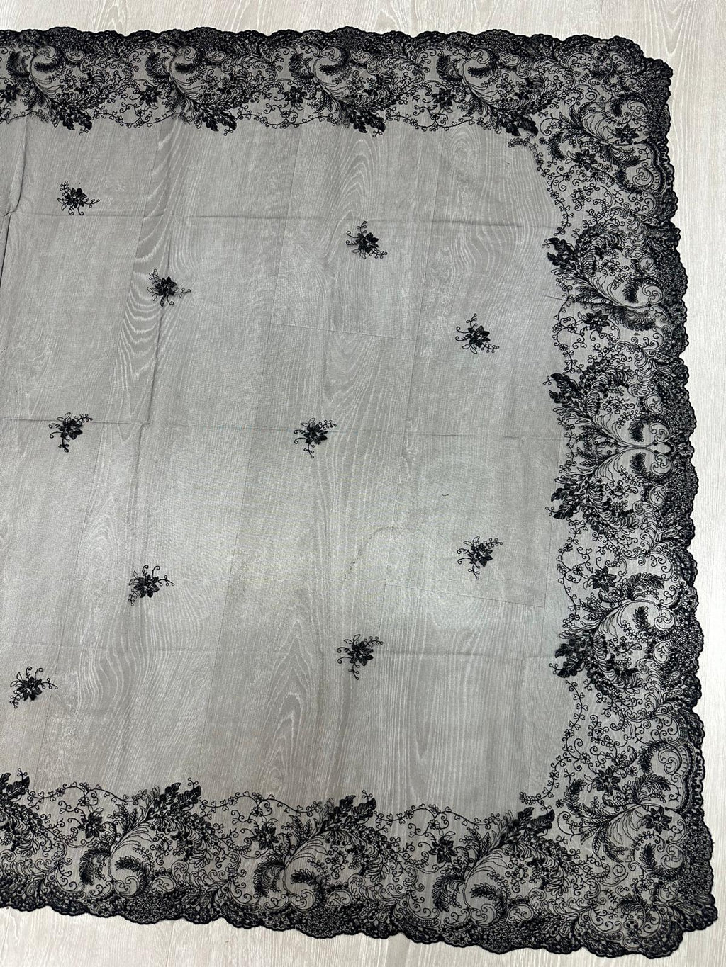 Mantilla española de encaje grande – 1,20 x 2,50 m | Modelo 9