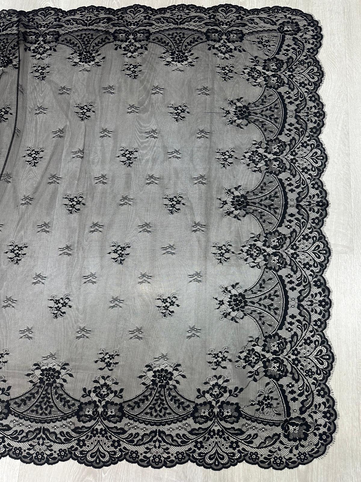 Mantilla española de encaje grande – 1,30 x 2,50 m | Modelo 4