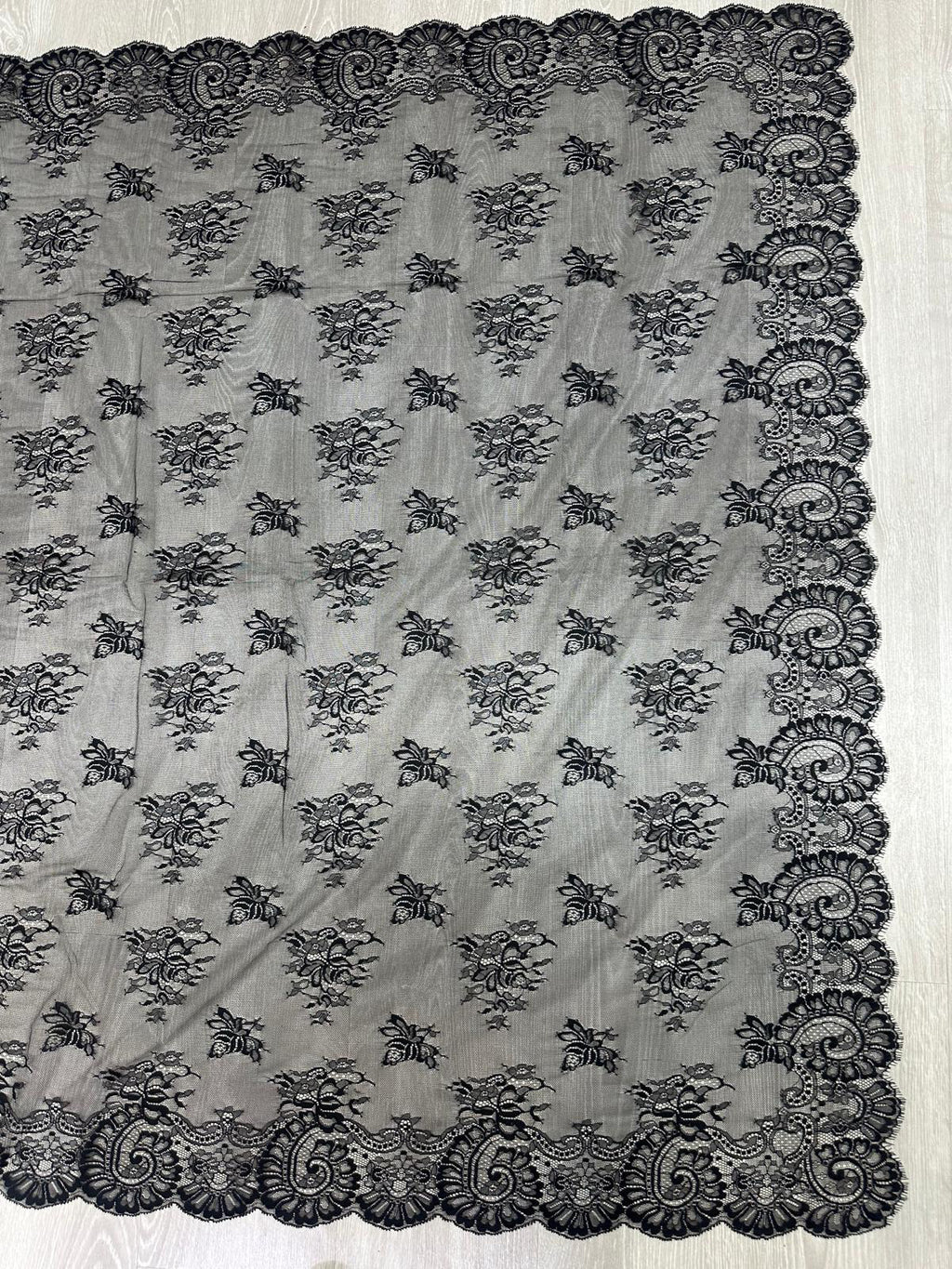 Mantilla española de encaje grande – 1,30 x 2,50 m | Modelo 5