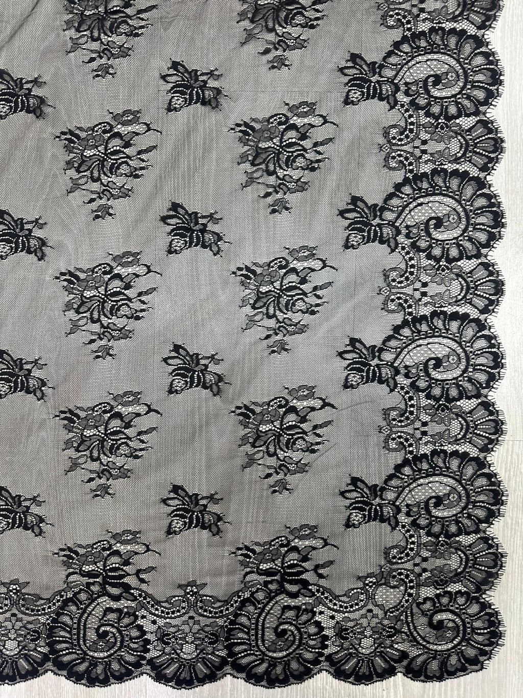 Mantilla española de encaje grande – 1,30 x 2,50 m | Modelo 5