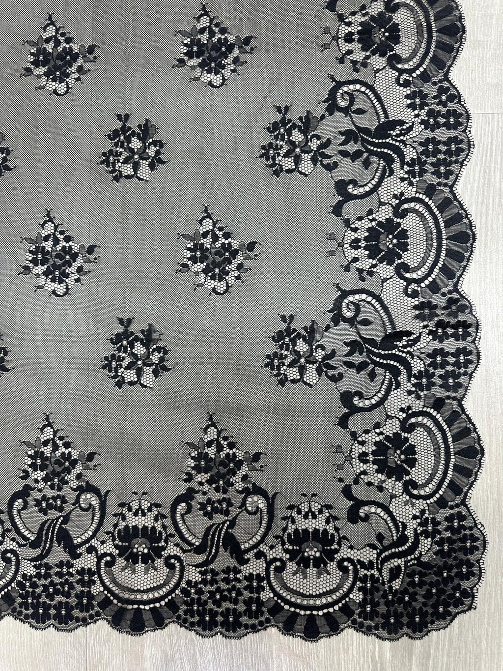 Mantilla española de encaje Grande – 1,50 x 2,50 m | Modelo 2