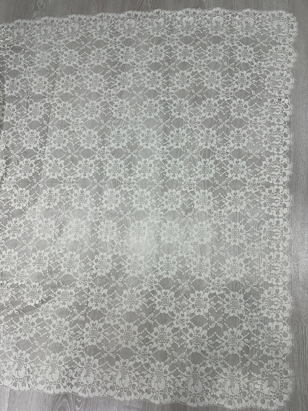 Mantilla española de encaje grande-Crema– 1,20 x 2,40 m | Modelo 12