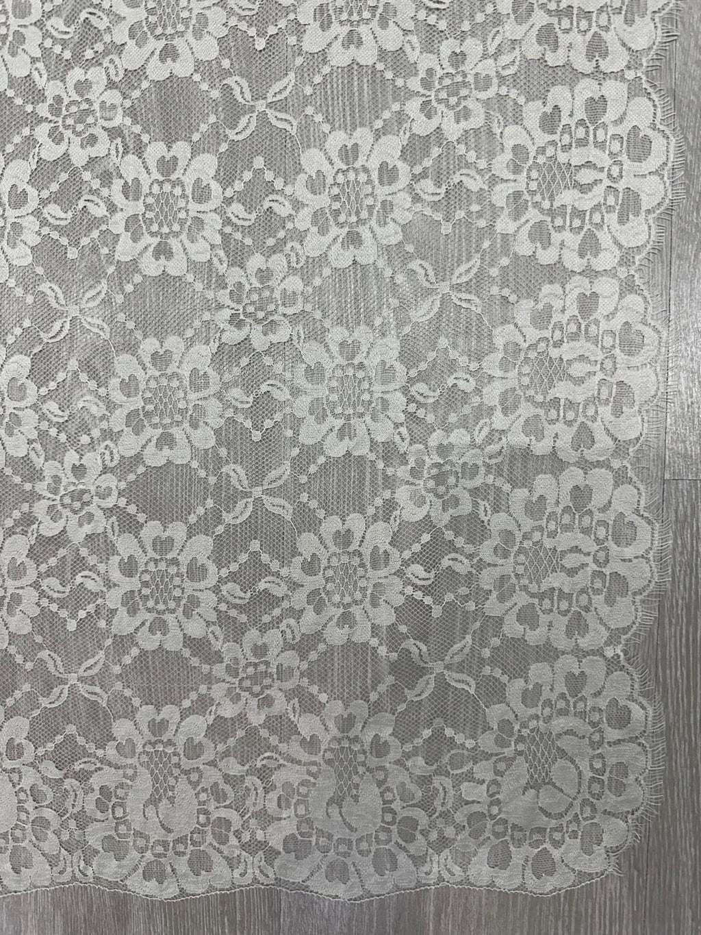 Mantilla española de encaje grande-Crema– 1,20 x 2,40 m | Modelo 12