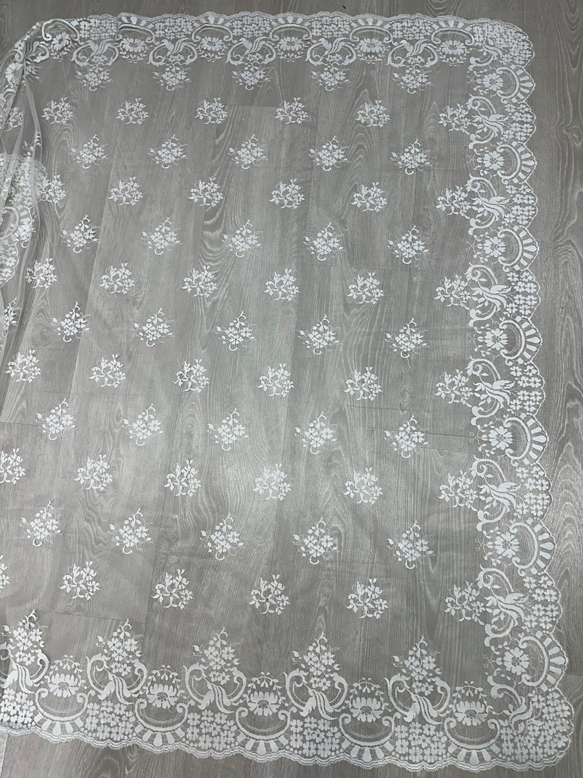 Mantilla española de encaje grande-Marfil– 1,20 x 2,40 m | Modelo 15