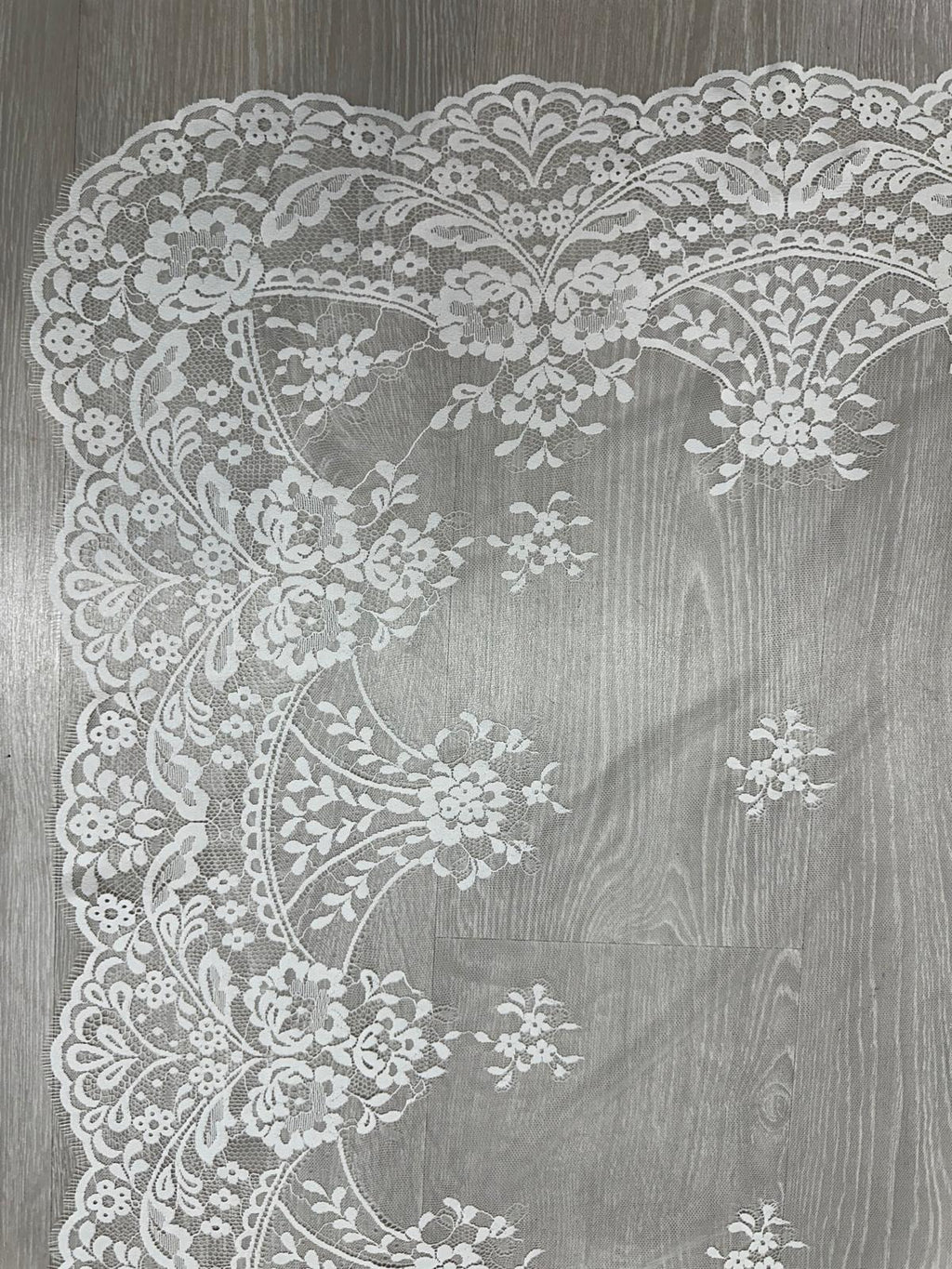 Mantilla española de encaje grande-Marfil– 1,30 x 2,50 m | Modelo 16