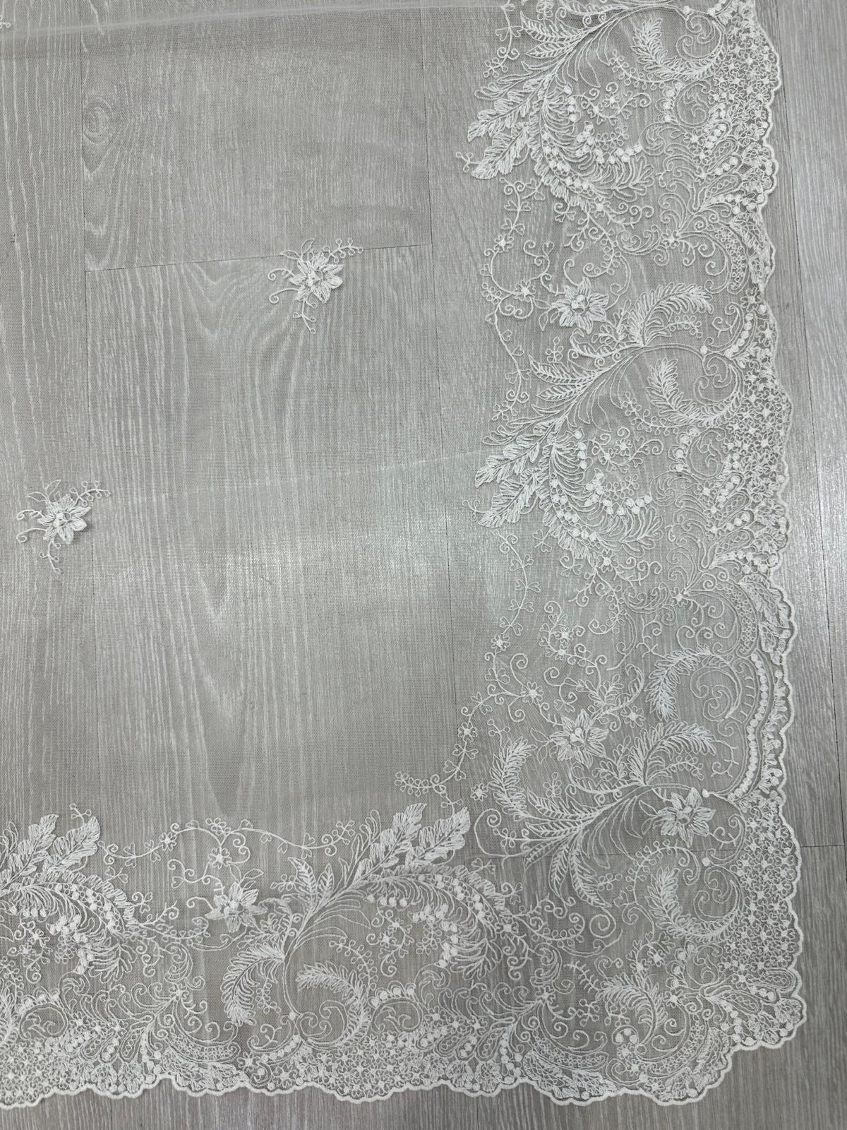 Mantilla española de encaje grande-Marfil– 1,20 x 2,50 m | Modelo 18