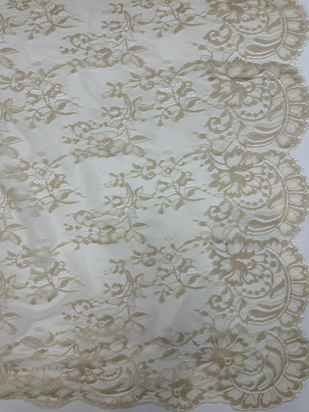 Mantilla española de encaje mediana-Tostada – 1 x 2,20 m | Modelo 11