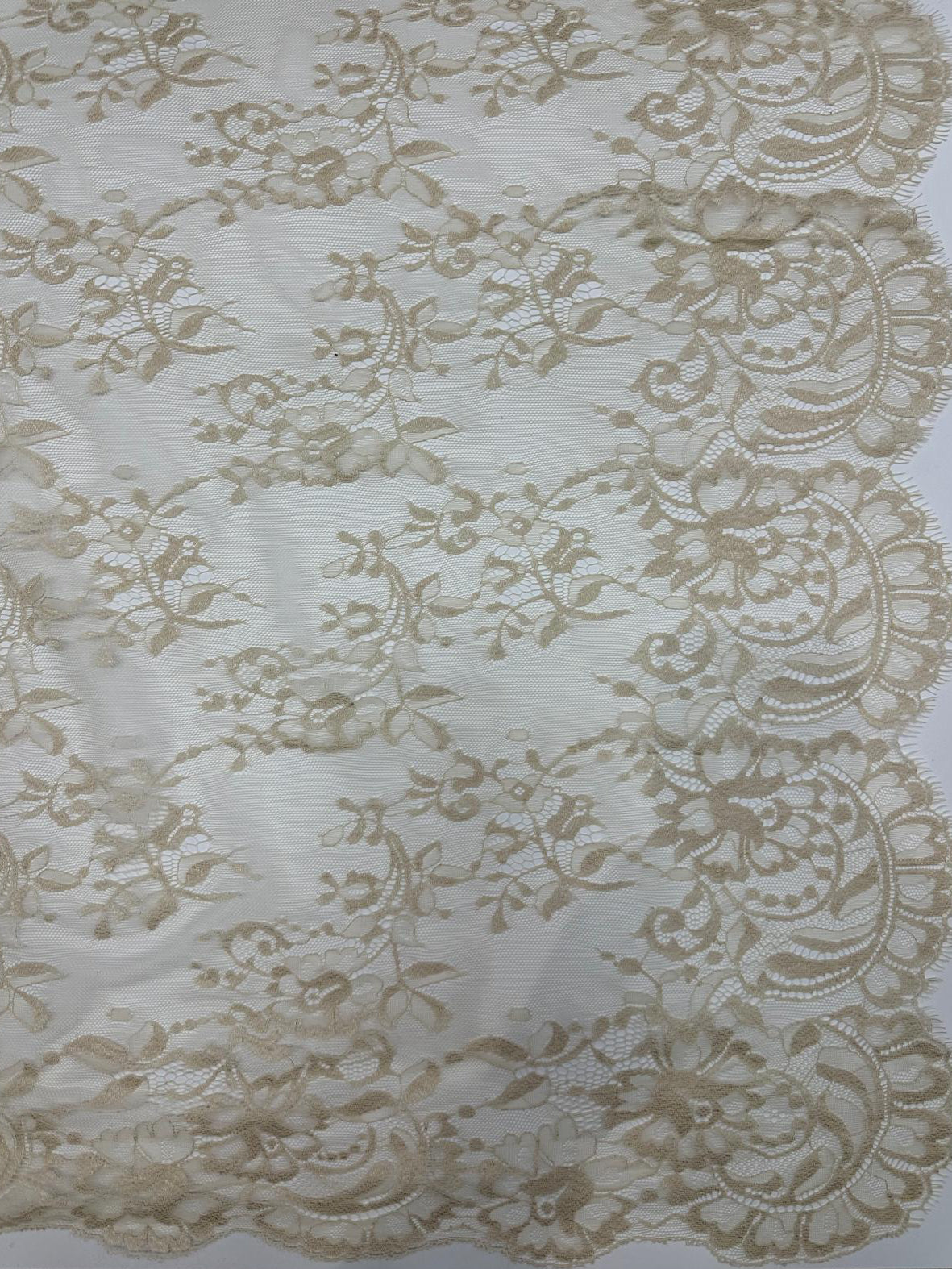Mantilla española de encaje mediana-Tostada – 1 x 2,20 m | Modelo 11