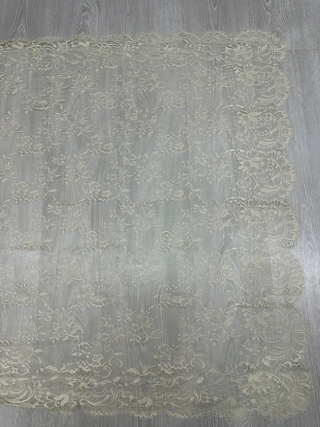Mantilla española de encaje mediana-Tostada – 1 x 2,20 m | Modelo 11