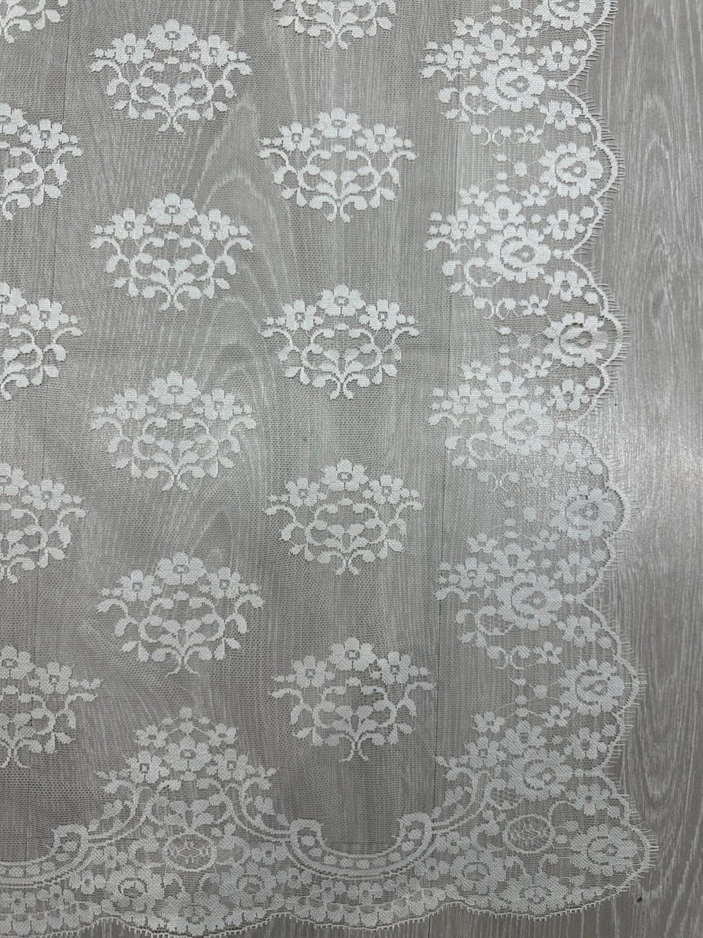 Mantilla española de encaje mediana-Crema – 1 x 2,20 m | Modelo 18