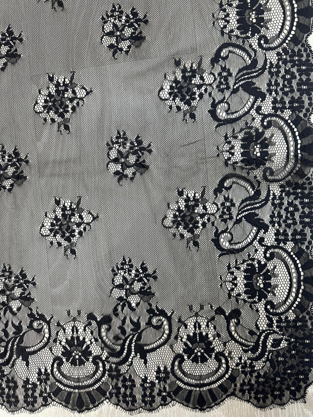 Mantilla de encaje pequeña –70 x 180 | Modelo 5