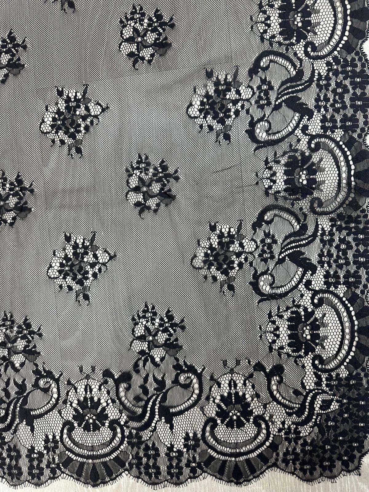 Mantilla de encaje pequeña –70 x 180 | Modelo 5