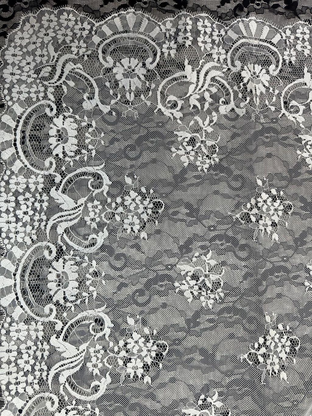 Mantilla de encaje pequeña –Tostada-70 x 180 | Modelo 4