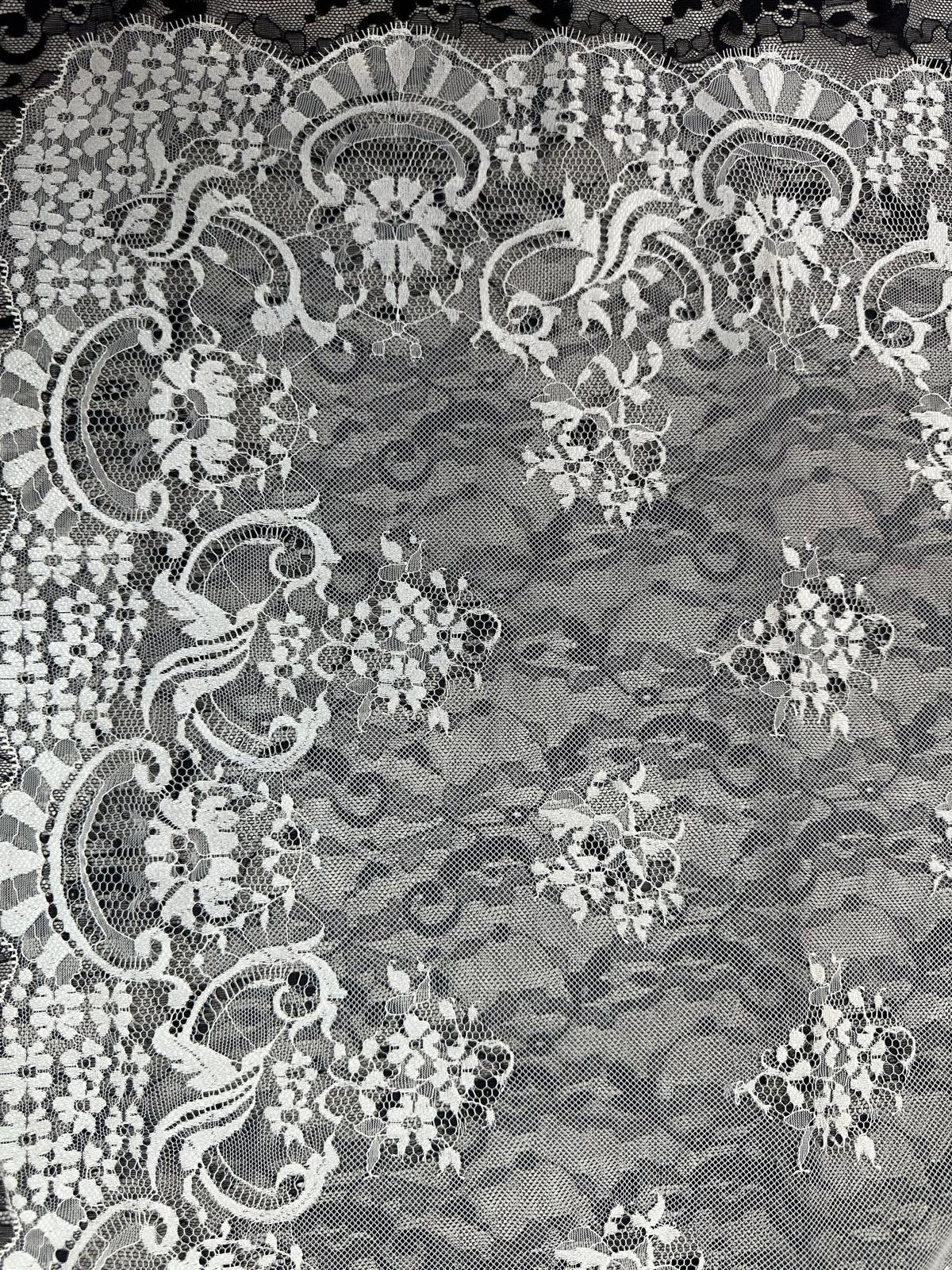 Mantilla de encaje pequeña –Tostada-70 x 180 | Modelo 4