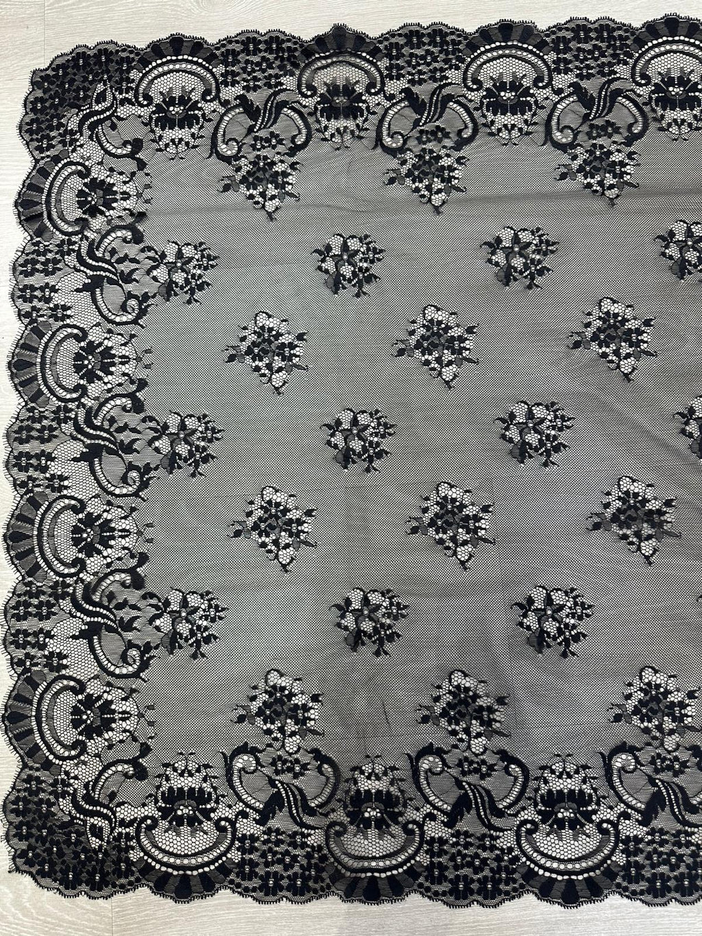 Mantilla de encaje pequeña -70 x 170 | Modelo 6
