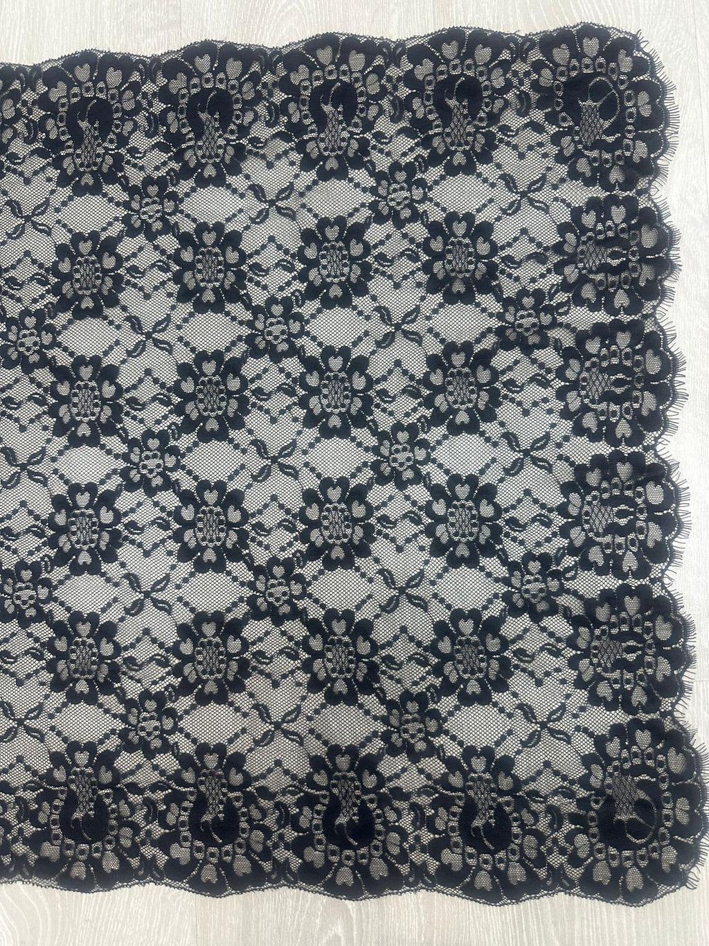Mantilla de encaje pequeña 63 x 168 | Modelo 8