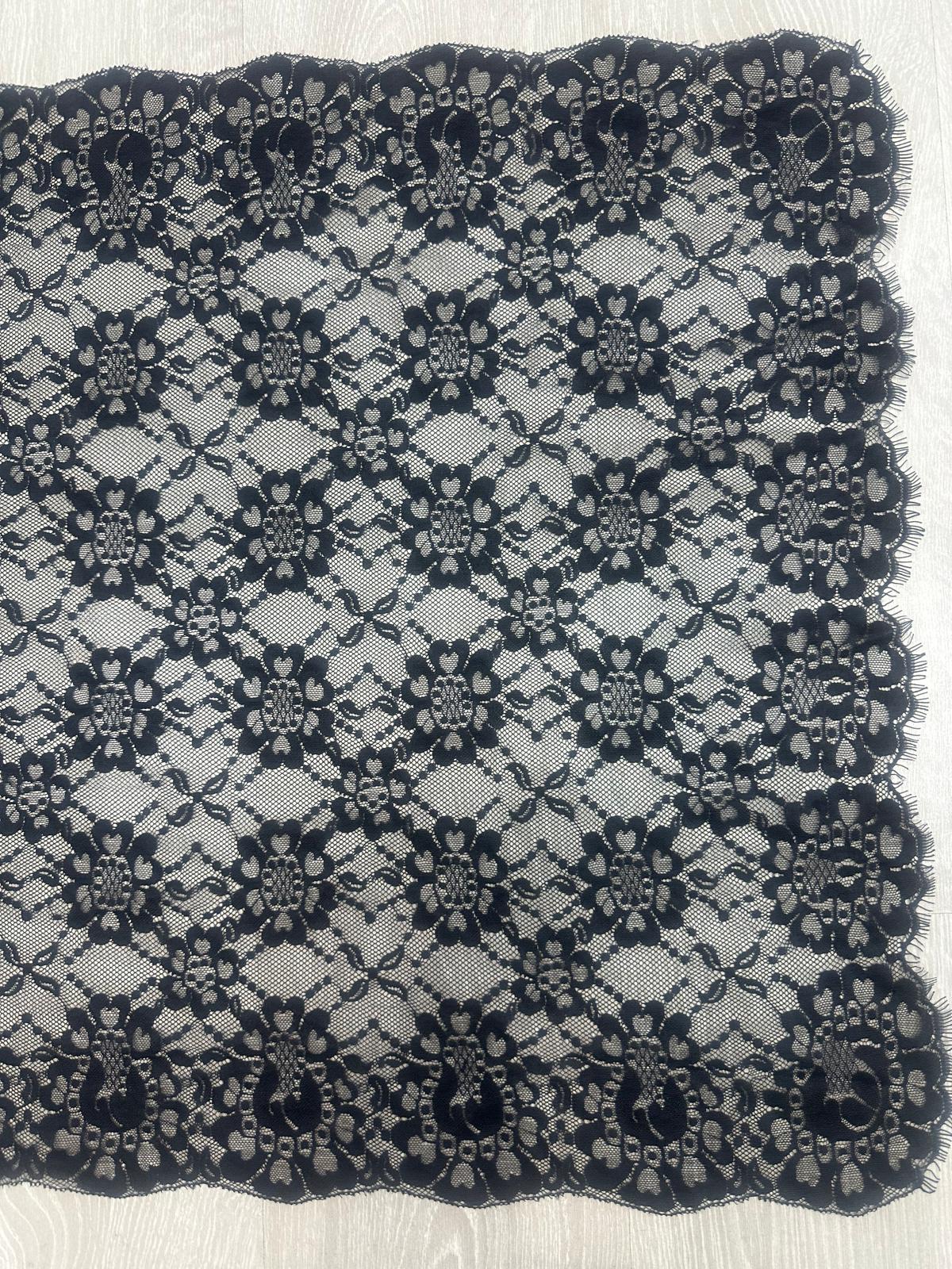 Mantilla de encaje pequeña 63 x 168 | Modelo 8