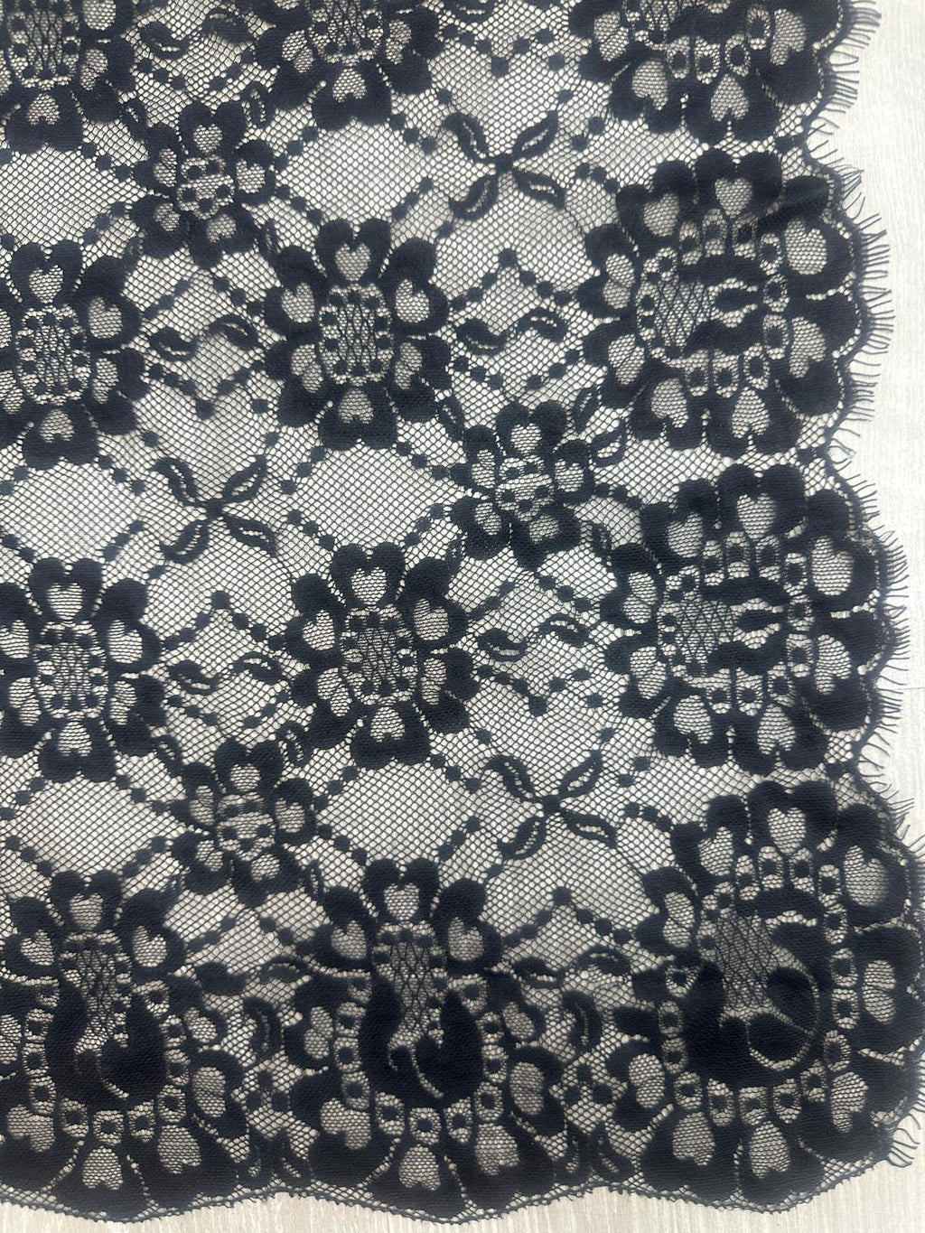 Mantilla de encaje pequeña 63 x 168 | Modelo 8