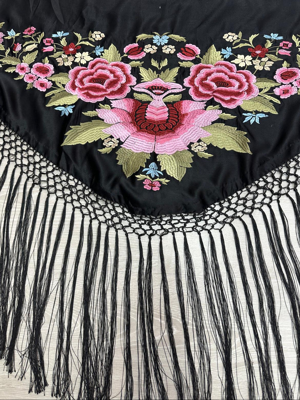 Pico seda fleco a mano -Negro- 1,45x 55 |Modelo 13