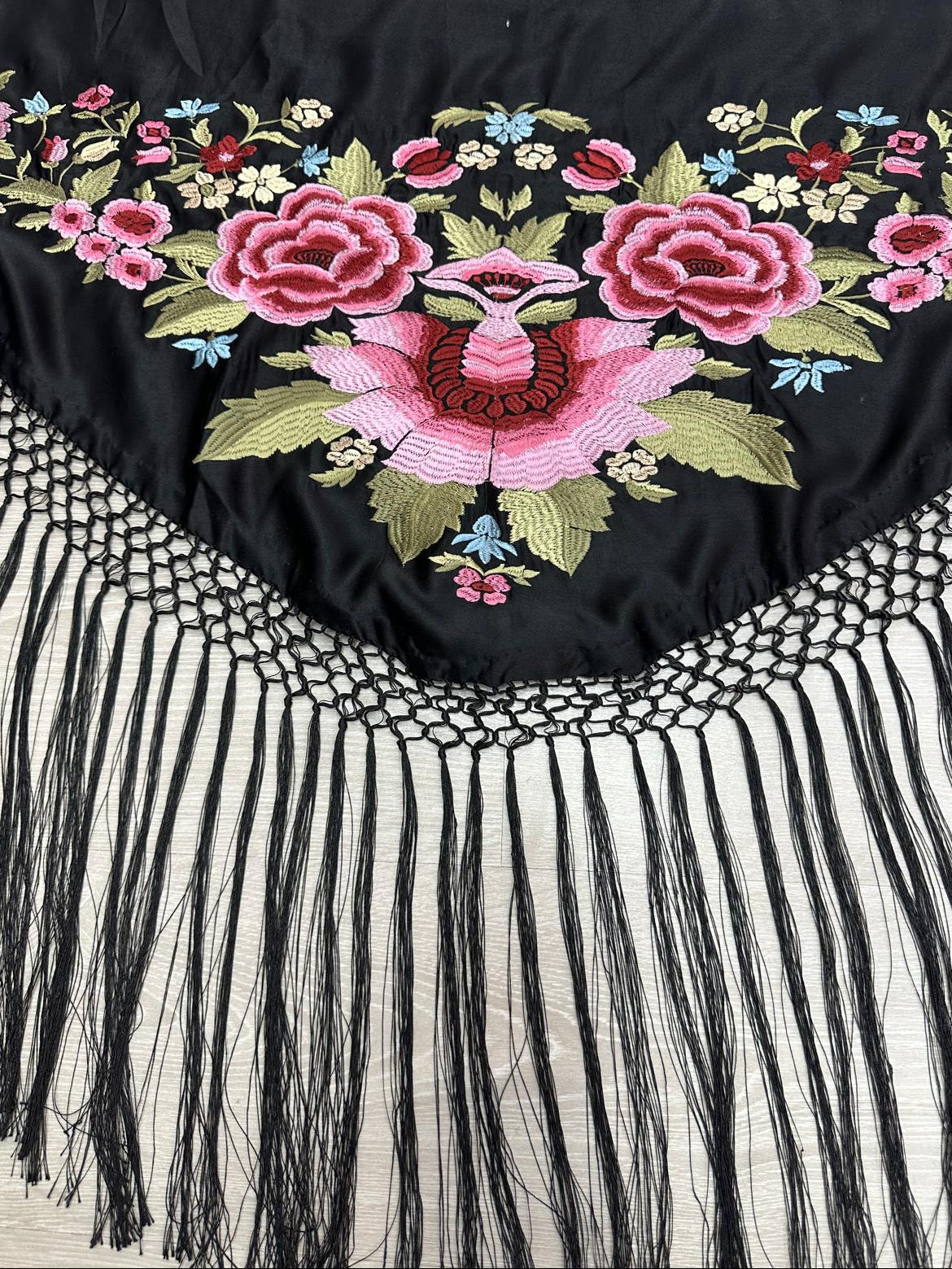 Pico seda fleco a mano -Negro- 1,45x 55 |Modelo 13