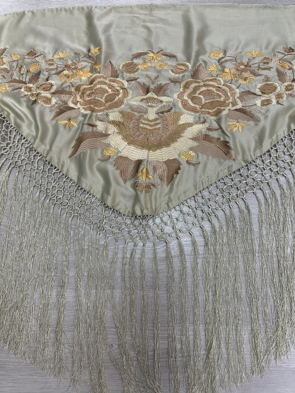 Pico seda fleco a mano -Beige- 1,45x 55 |Modelo 14