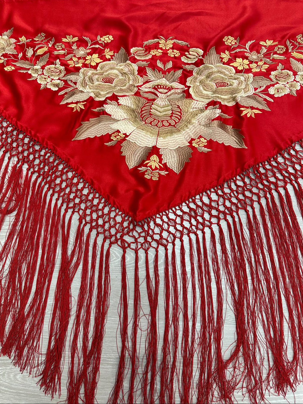 Pico seda fleco a mano -Rojo- 1,45x 55 |Modelo 16