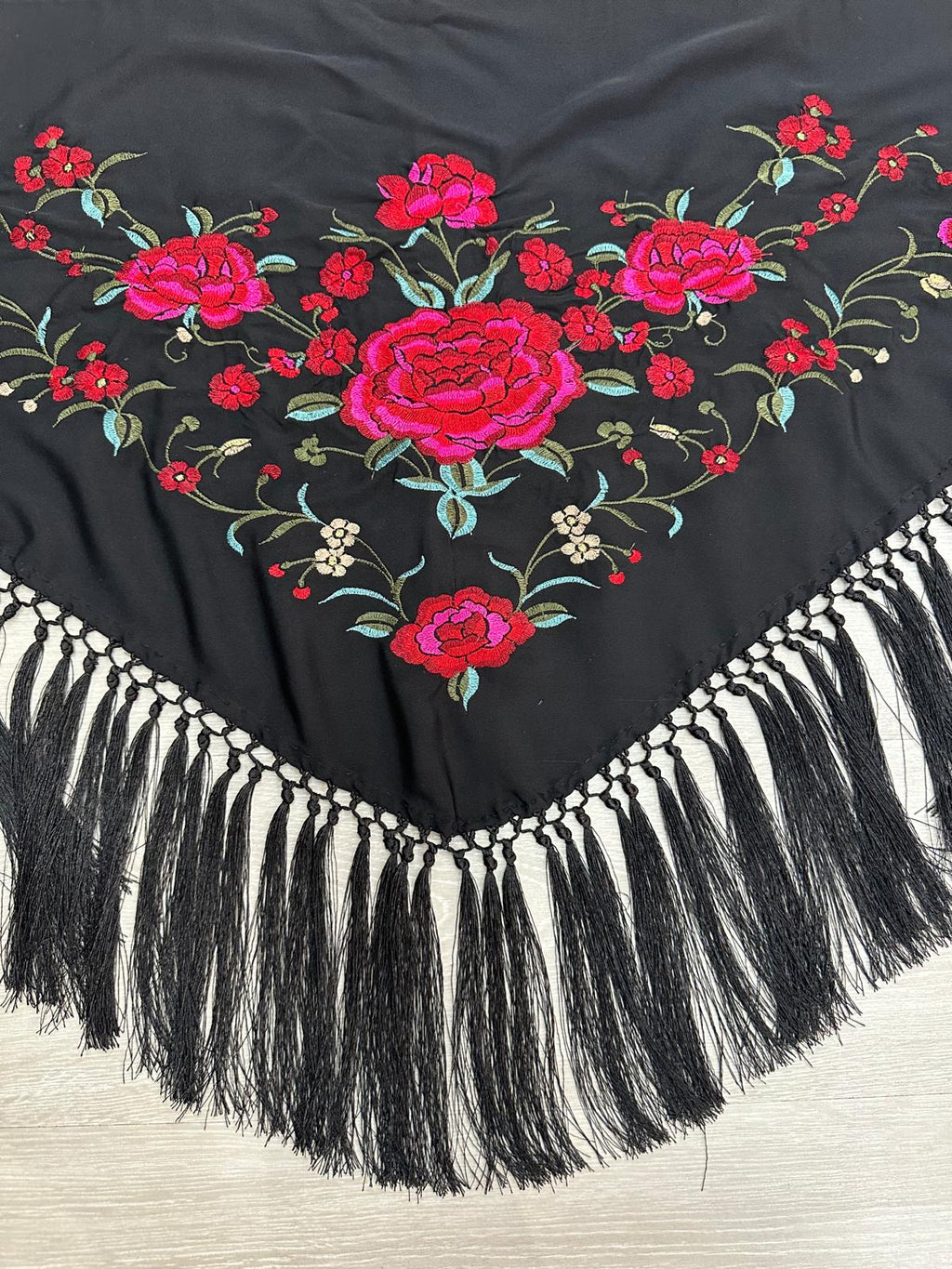 Pico crepé fleco a mano-negro-1,45x 50 |Modelo 20
