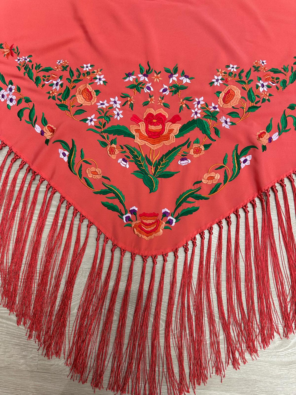 Pico crepé fleco a mano-Coral-1,50x 53 |Modelo 29