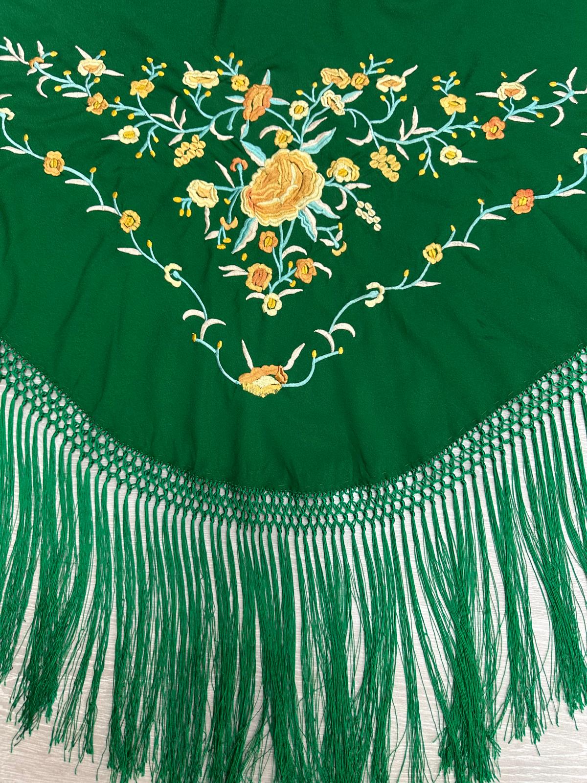 Pico crepé fleco a mano-Verde hierba-135x 75 |Modelo 33