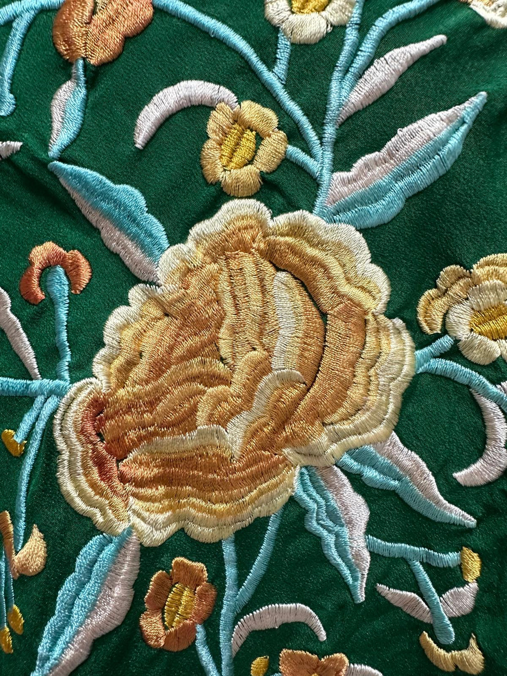 Pico crepé fleco a mano-Verde hierba-135x 75 |Modelo 33