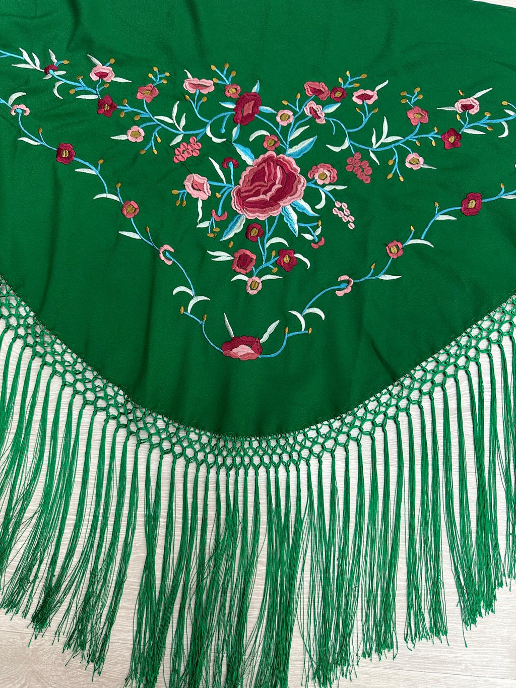 Pico crepé fleco a mano-Verde Oliva-135x 75 |Modelo 34