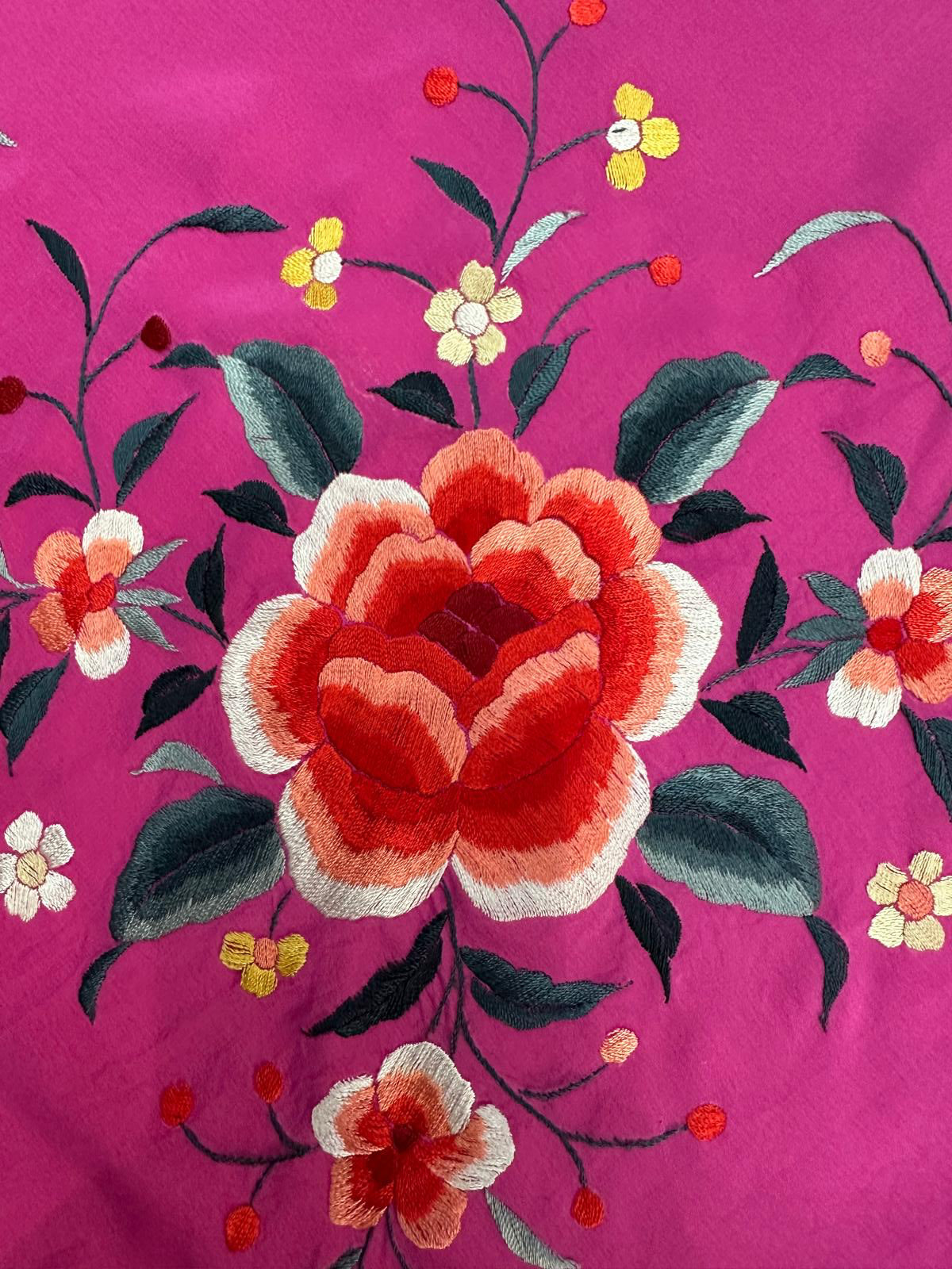 Pico seda bordado a mano-Fucsia-1,28x 64 |Modelo 44