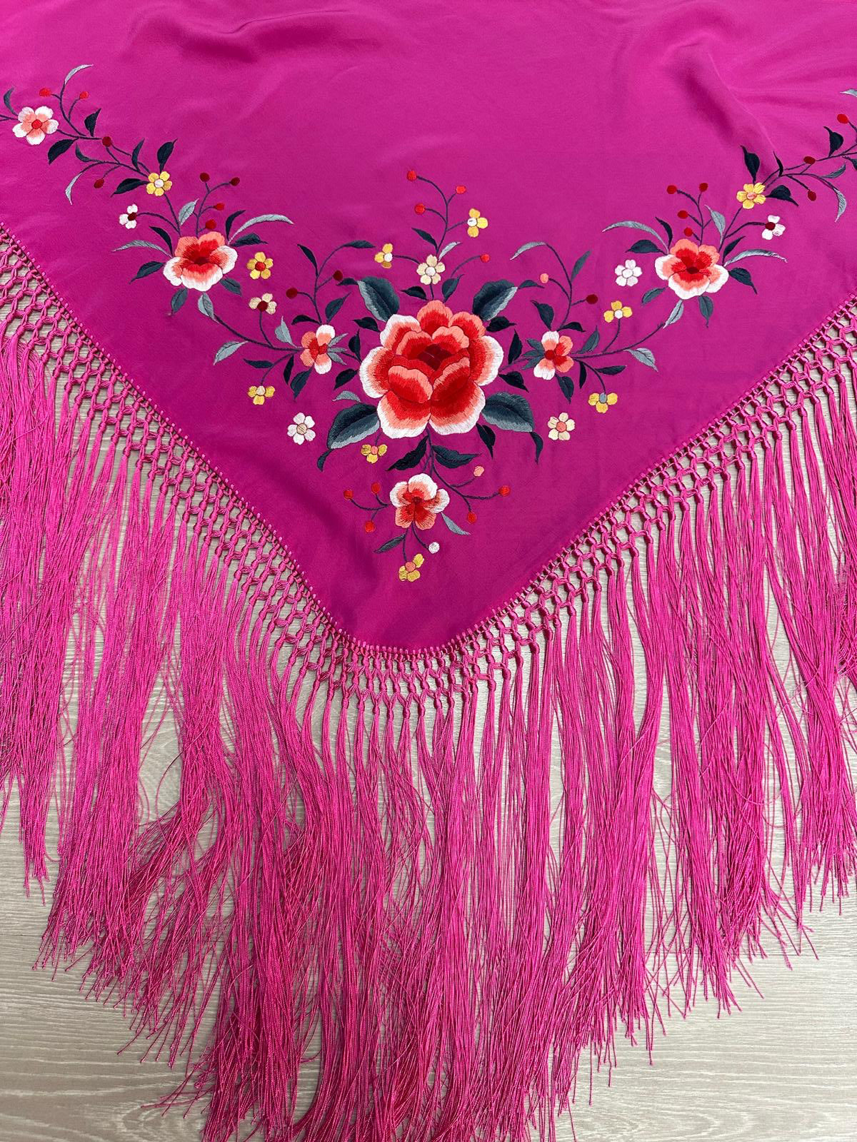 Pico seda bordado a mano-Fucsia-1,28x 64 |Modelo 44