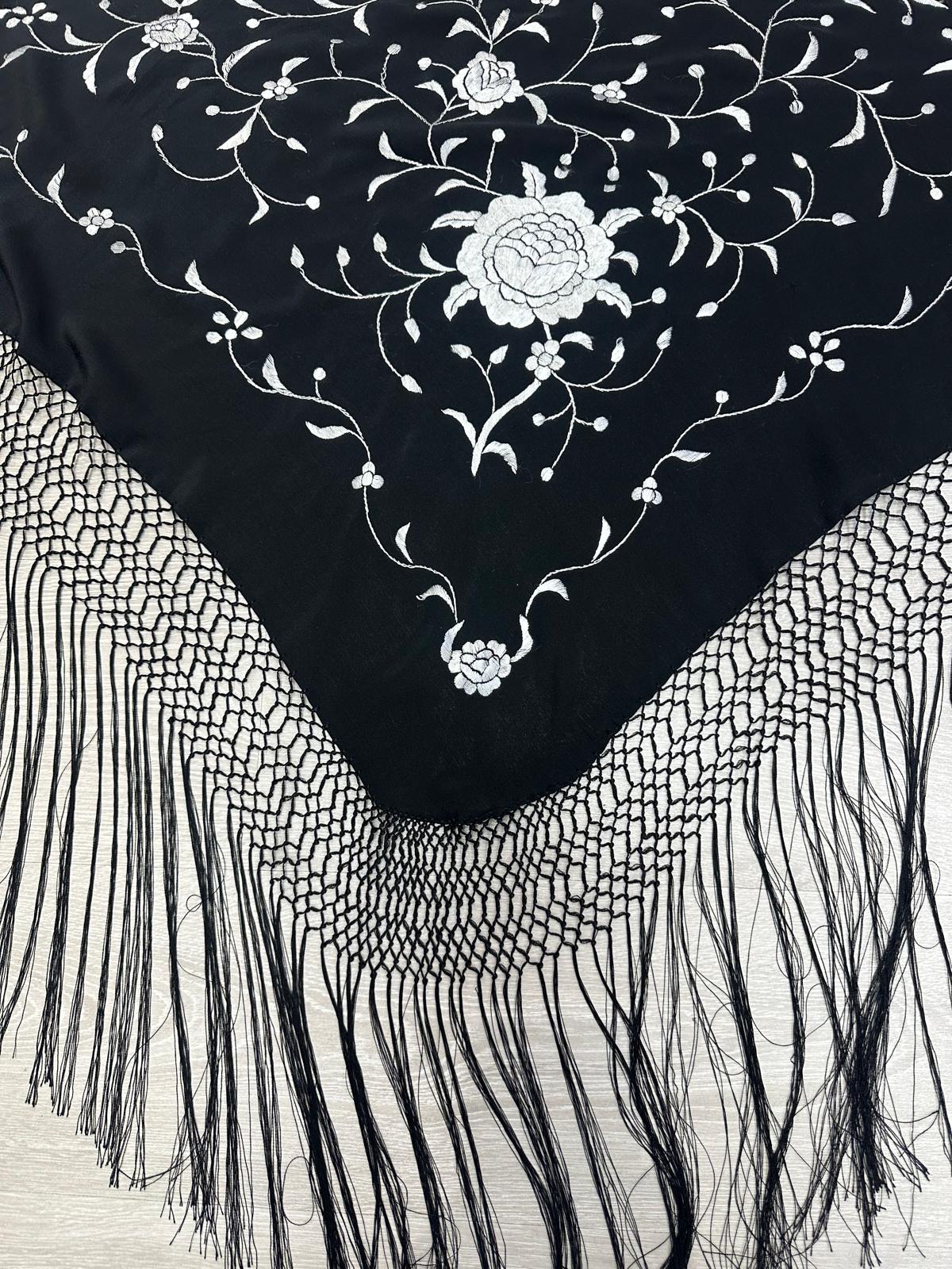 Pico seda bordado a mano-Negro-1,80x 70 |Modelo 52
