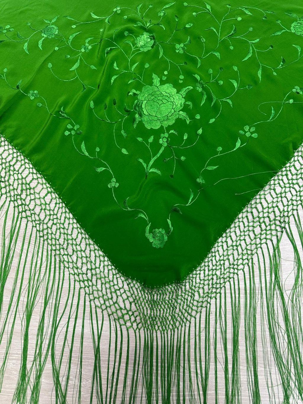 Pico seda bordado a mano-Verde hierba-1,80x 70 |Modelo 54