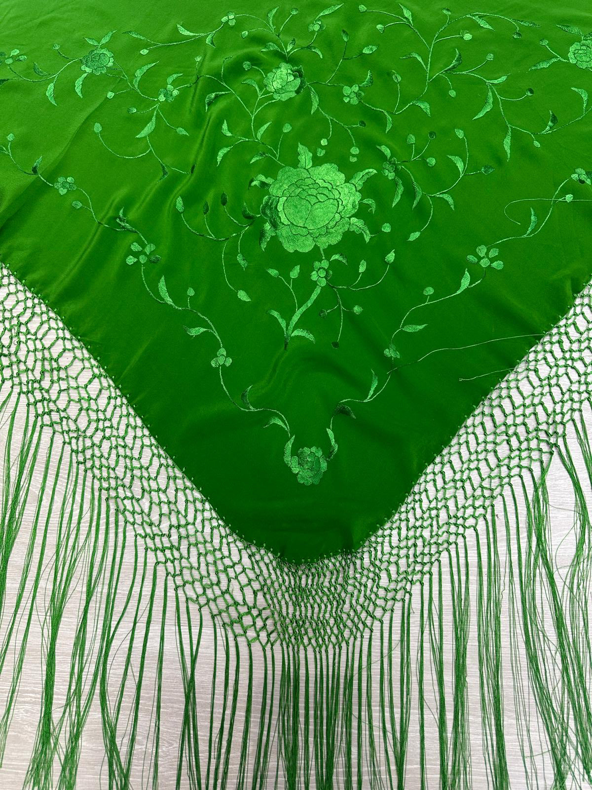 Pico seda bordado a mano-Verde hierba-1,80x 70 |Modelo 54