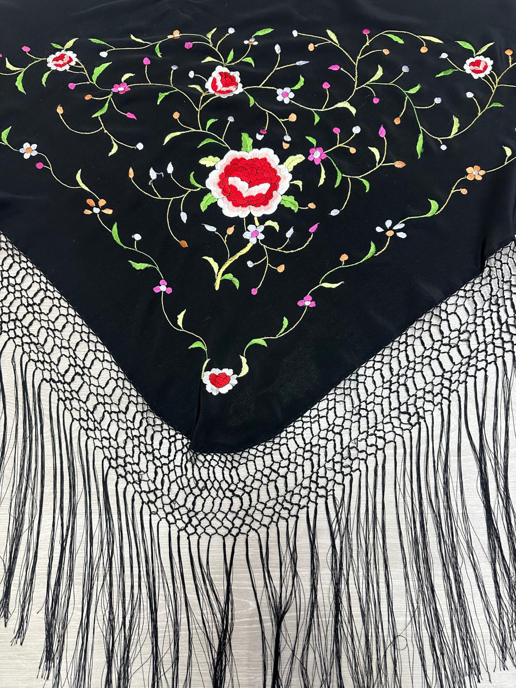 Pico seda bordado a mano-Negro-1,80x 70 |Modelo 55