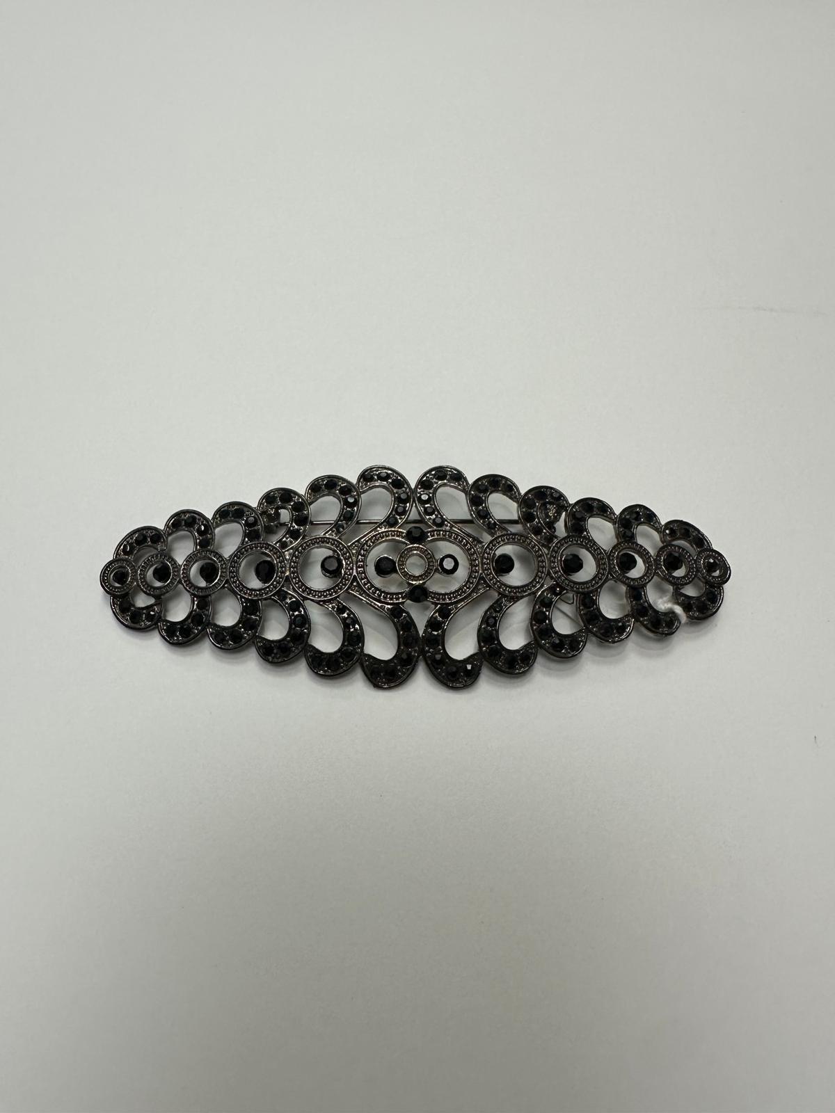 Broche metal plateado.Modelo 9