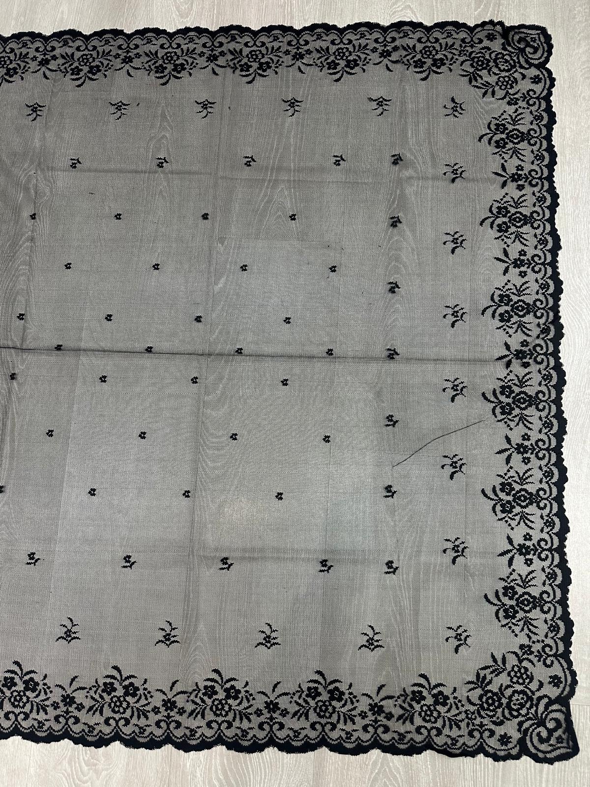 Mantilla española de encaje mediana – 1,10 x 2,20 m | Modelo 1