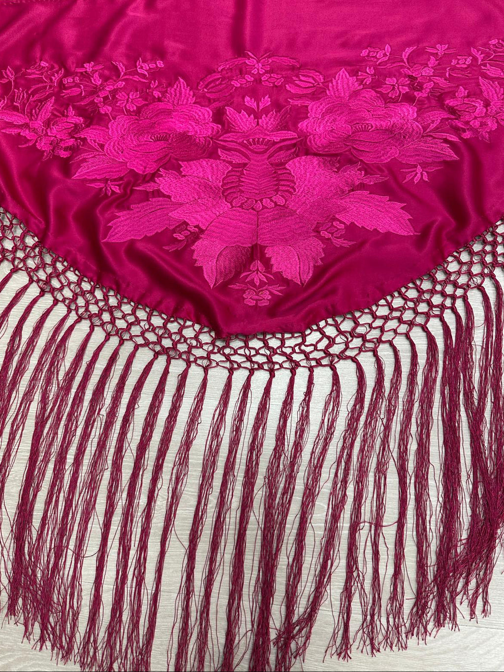 Pico seda fleco a mano -fucsia- 1,45x 55 |Modelo 10